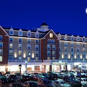 Salem Waterfront Hotel & Suites